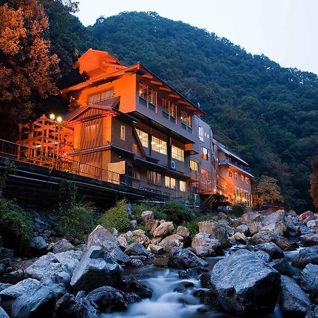 Hananosato Onsen Sansuikan Такацукі Екстер'єр фото