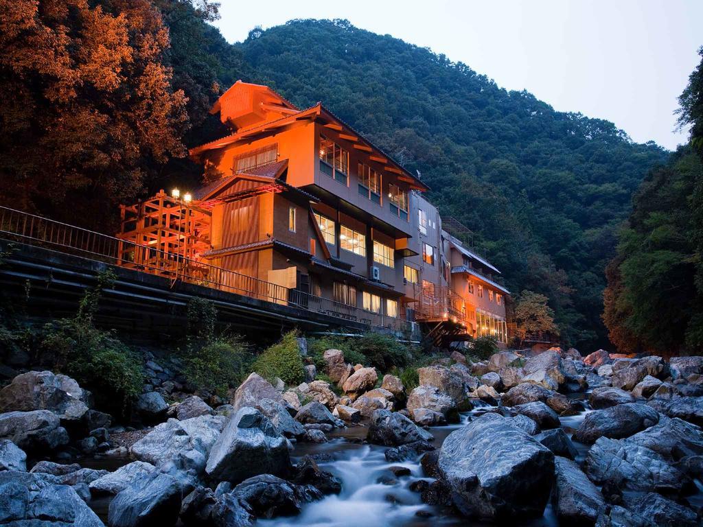 Hananosato Onsen Sansuikan Такацукі Екстер'єр фото