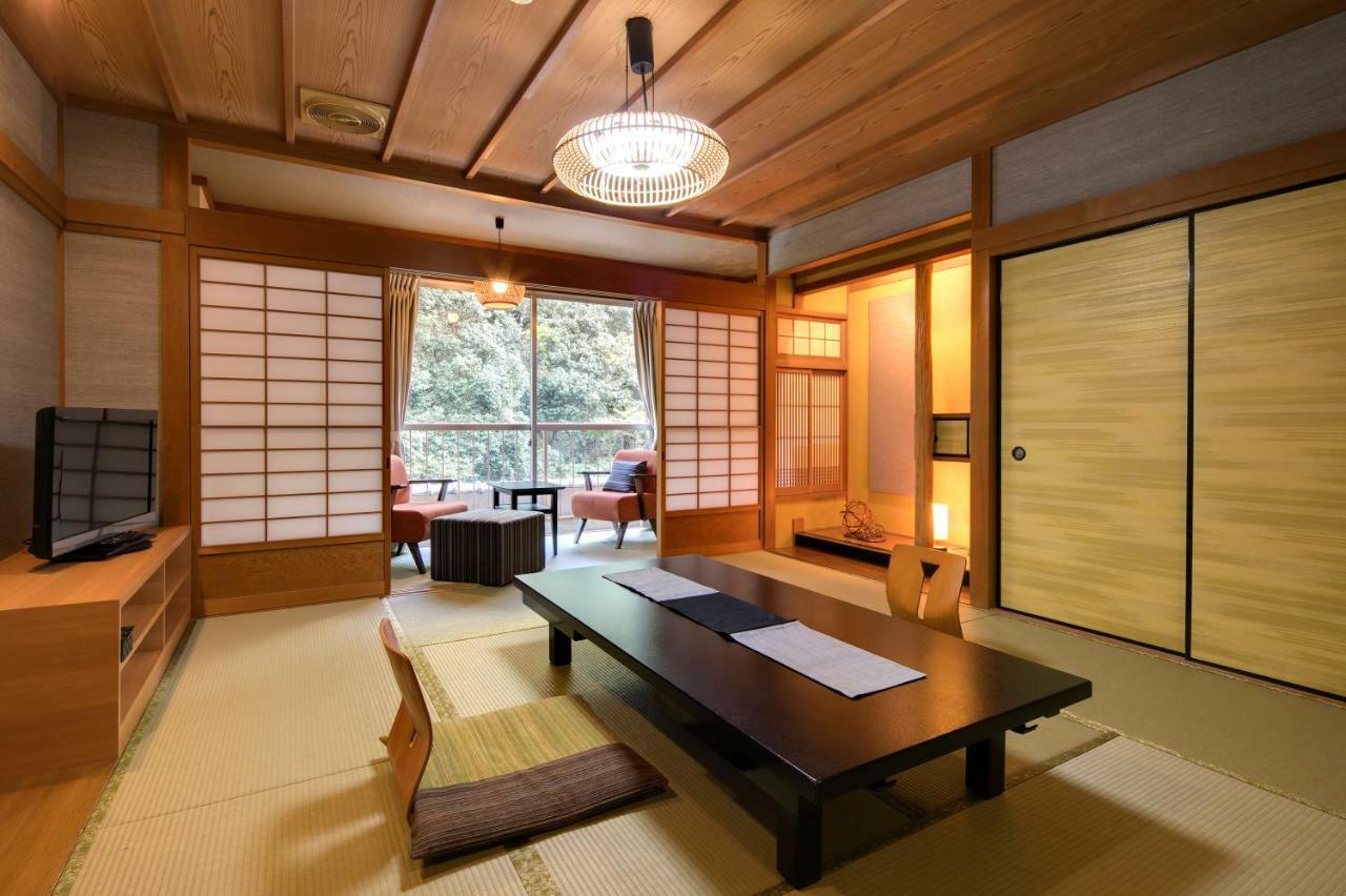 Hananosato Onsen Sansuikan Такацукі Екстер'єр фото